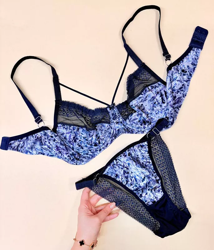 ست شورت و سوتین مخمل کارن ست شورت و سوتین مخمل کارن